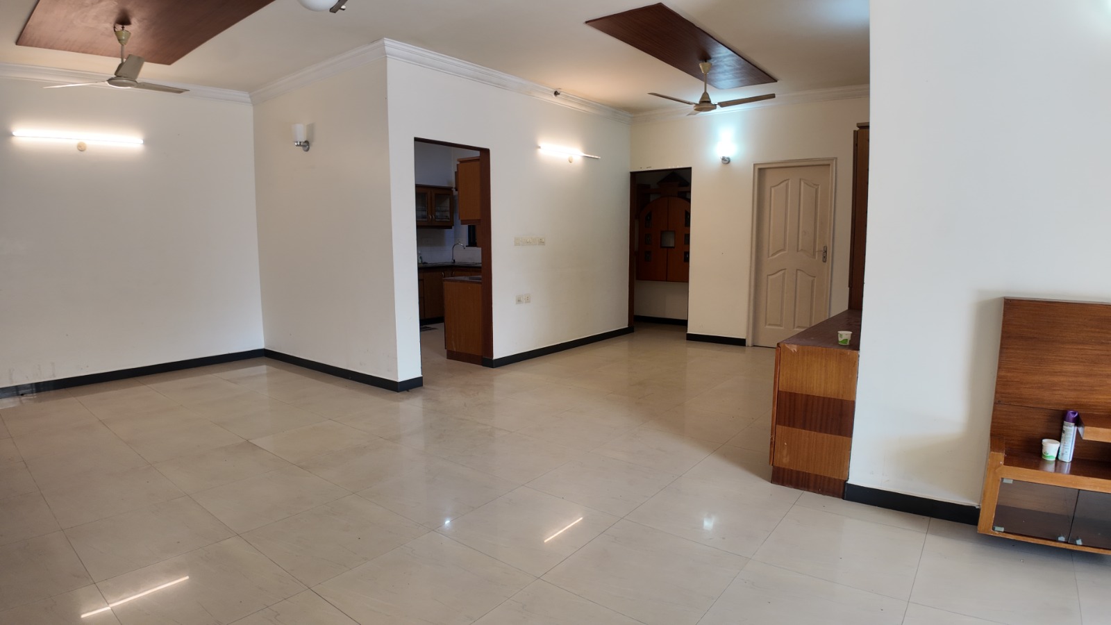 1950sqft 3BHK Semifurnished Apartment