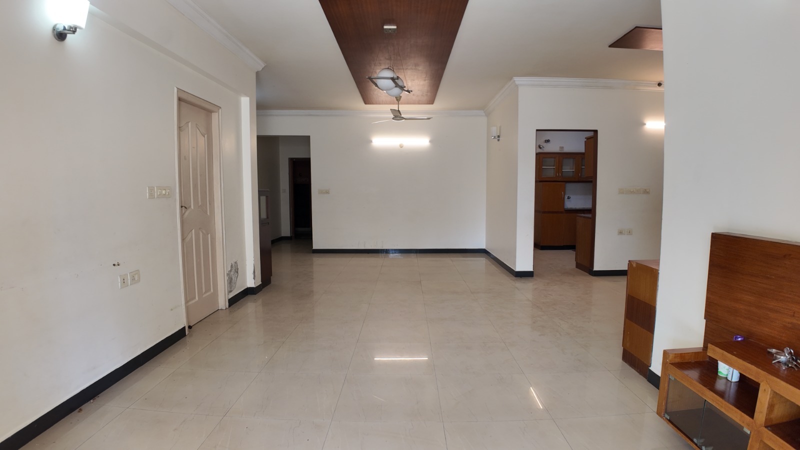 1950sqft 3BHK Semifurnished Apartment