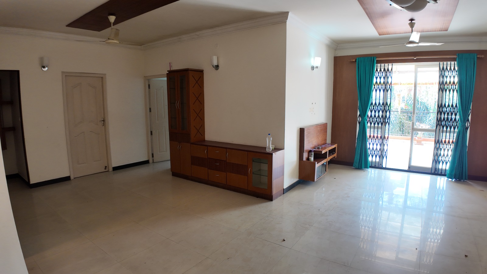 1950sqft 3BHK Semifurnished Apartment