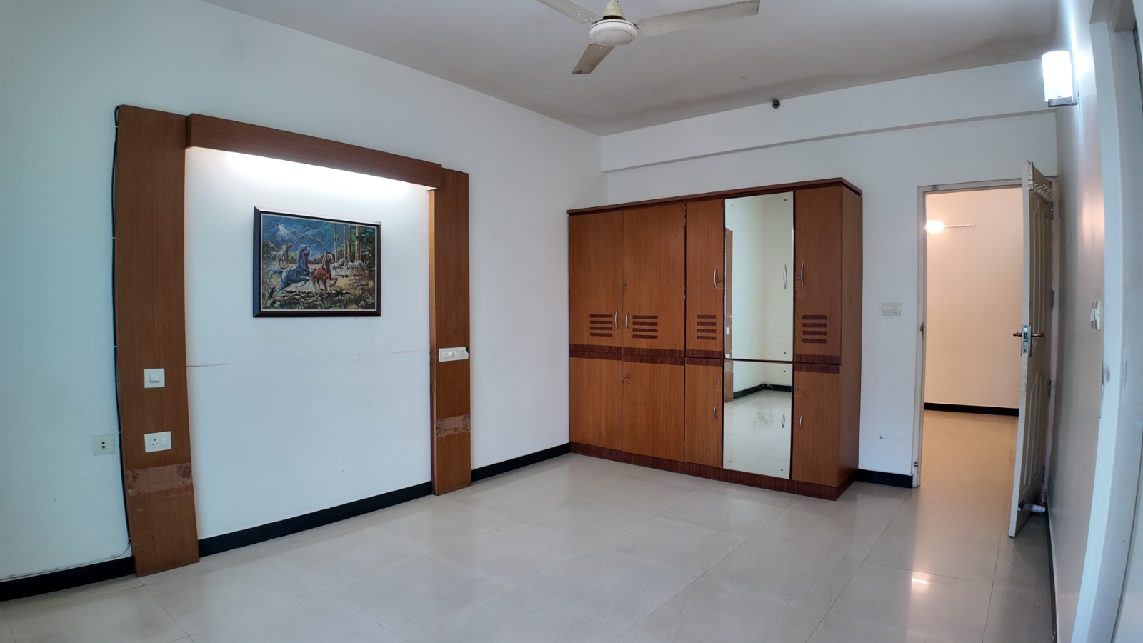 1950sqft 3BHK Semifurnished Apartment