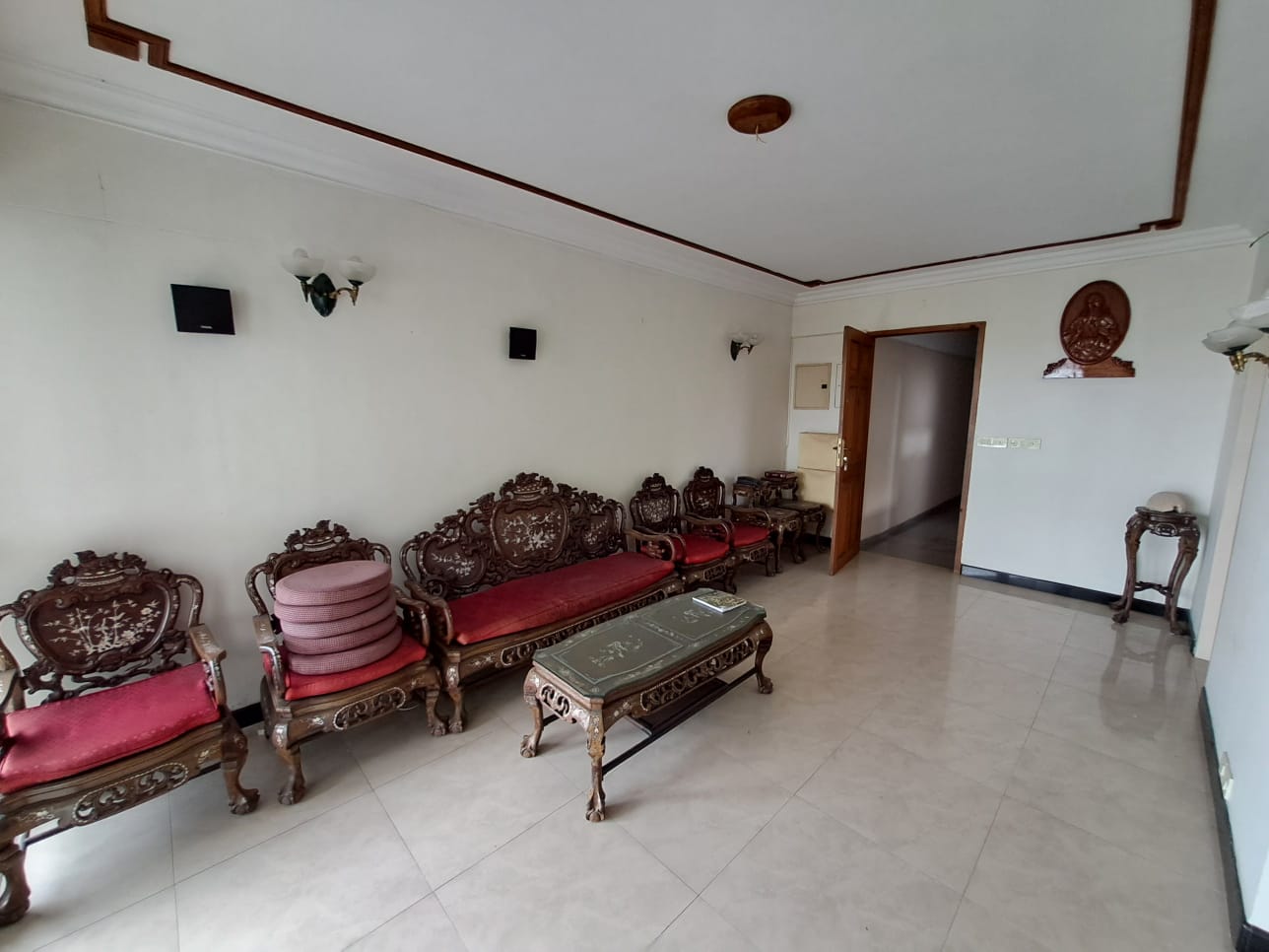 1950sqft 3BHK Semifurnished Flat