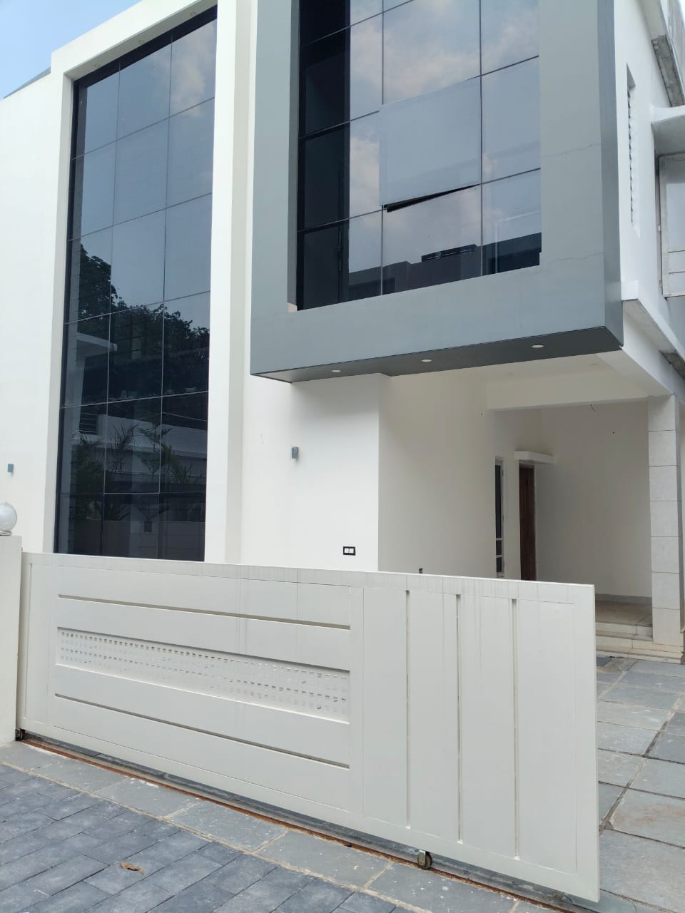 1950sqft 3bhk+ Study Semifurnished Villa