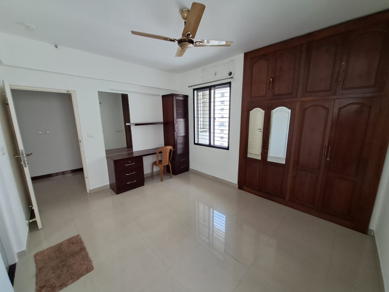 1980sqft 3 BHK semifurnished posh flat