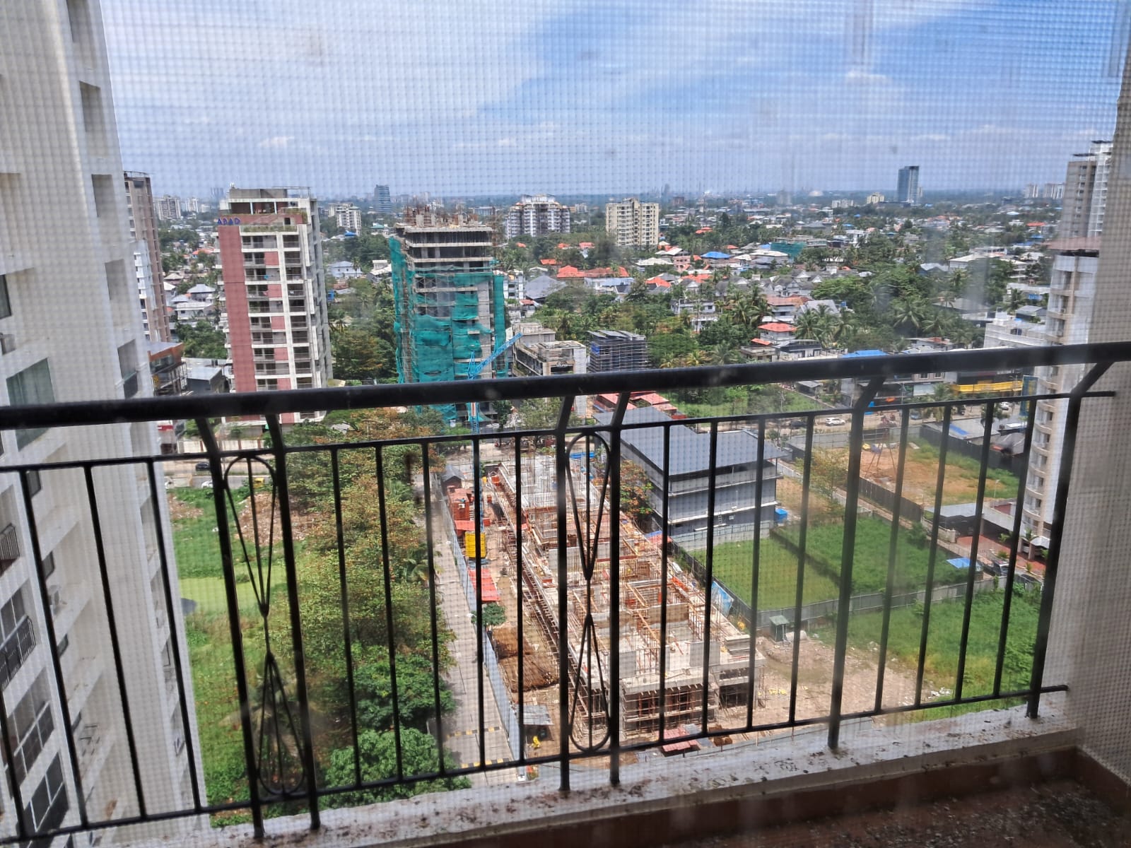 1980sqft 3 BHK semifurnished posh flat