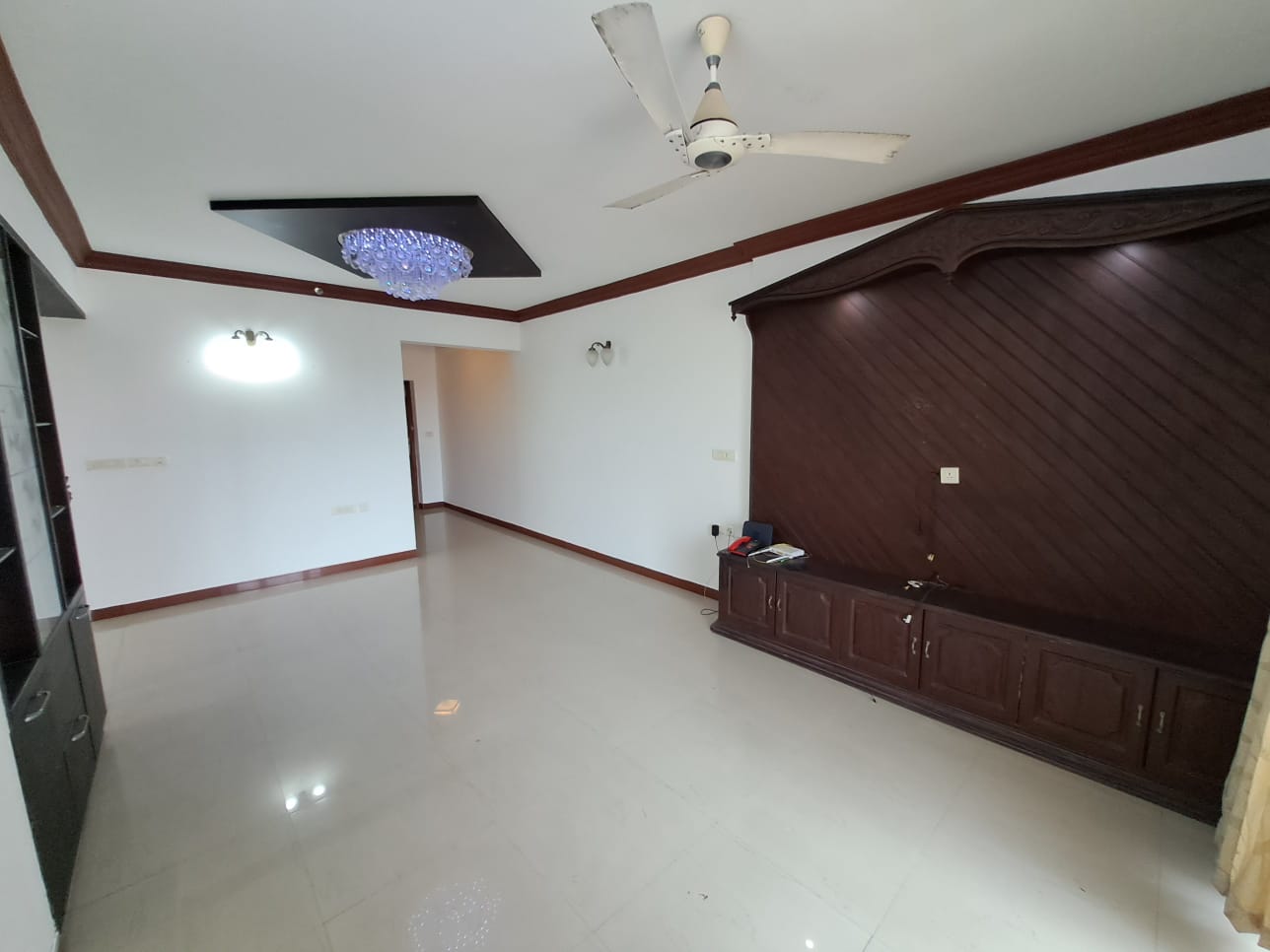 1980sqft 3 BHK semifurnished posh flat
