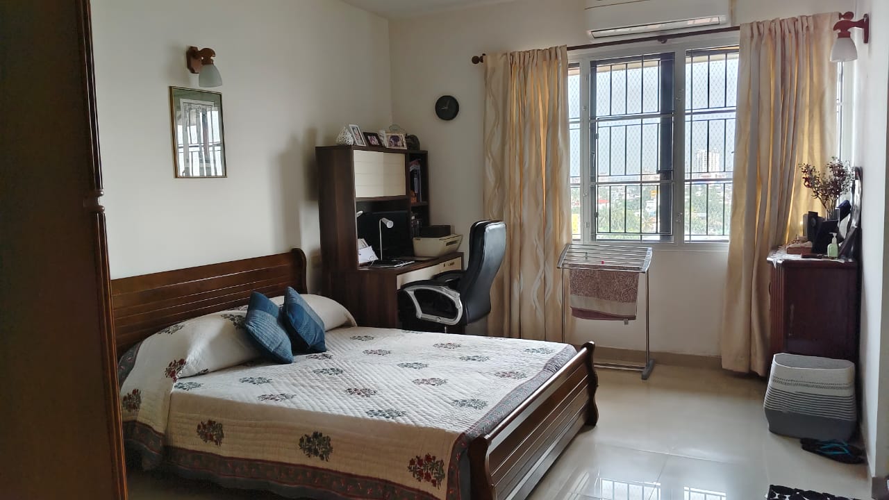 1980sqft 3BHK fully furnished Flat