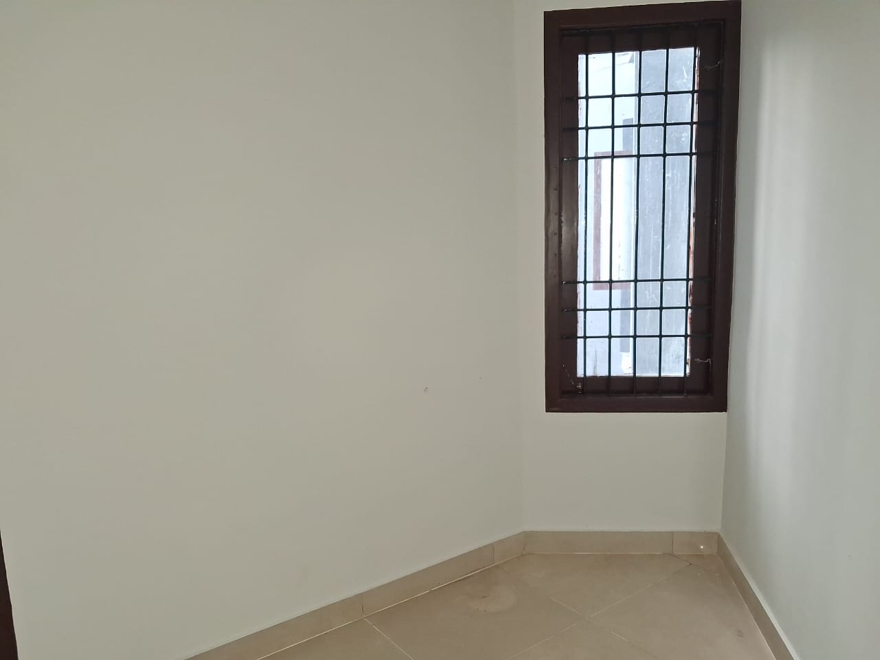 1987sqft 3BHK Unfurnished Flat