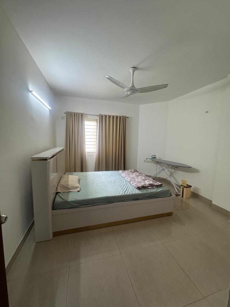 2000sqft 3BHK Fully furnished Flat