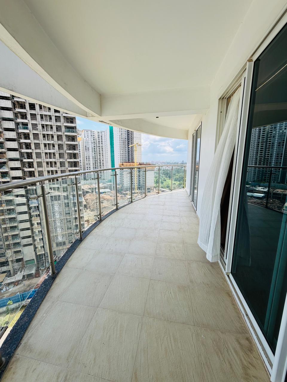 2000sqft 3BHK Fully furnished flat