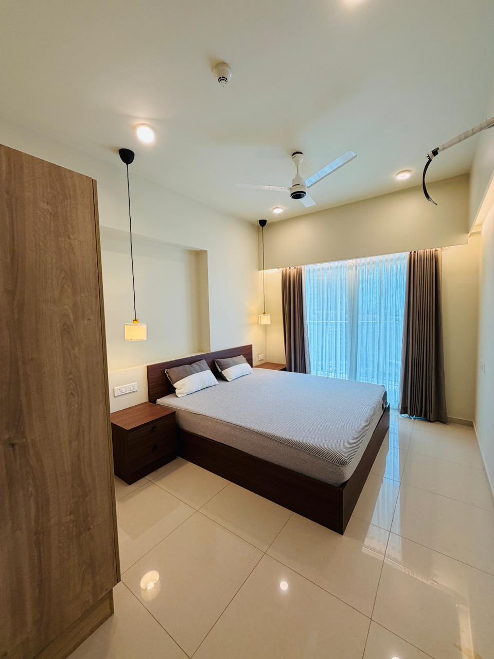 2000sqft 3BHK Fully furnished flat