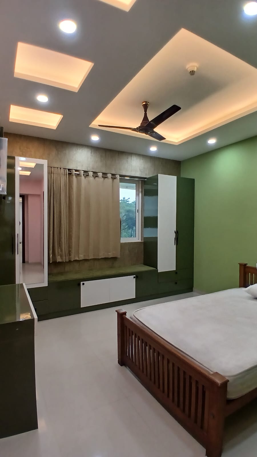 2000sqft 3BHK Fully furnished flat
