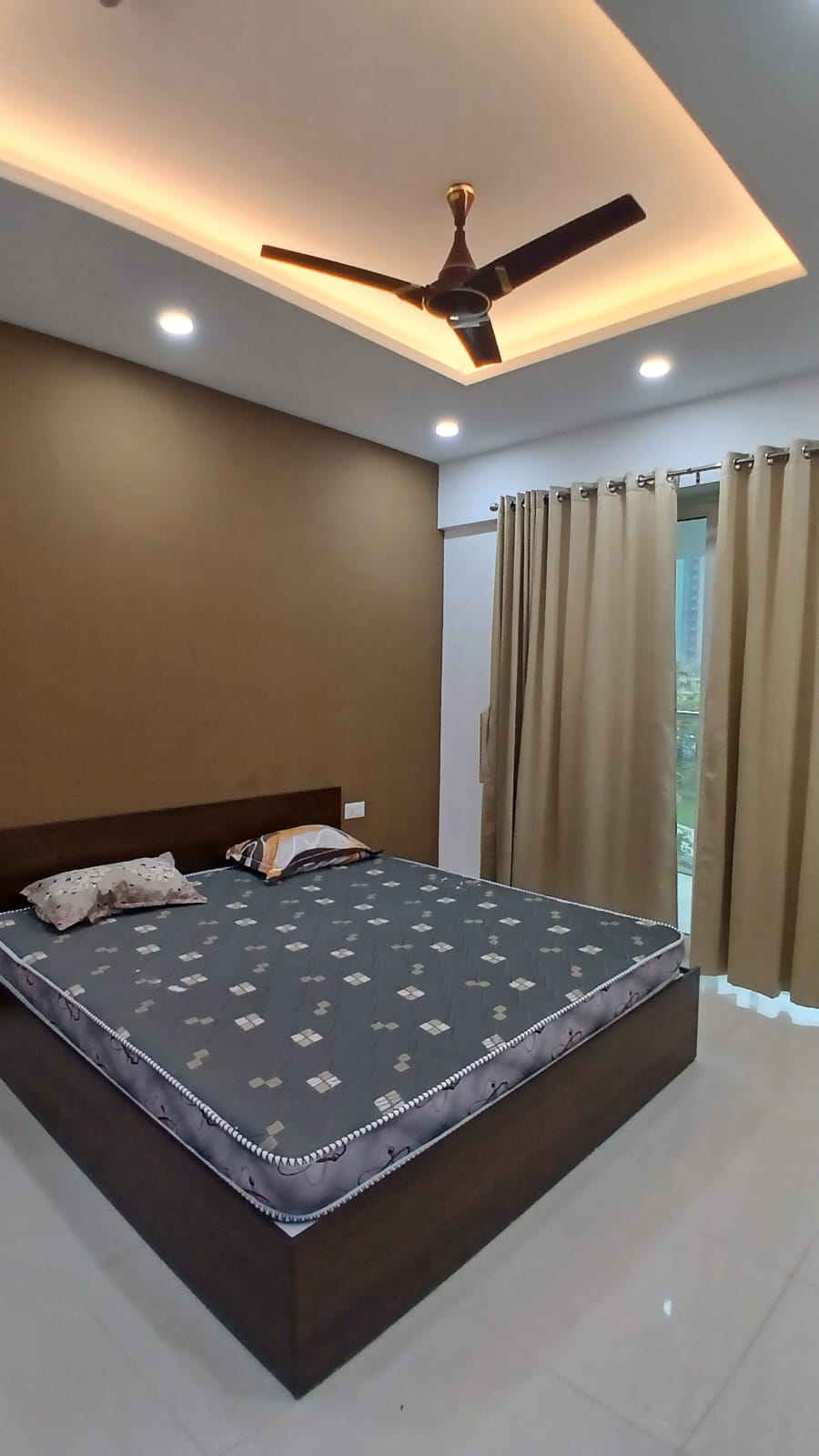 2000sqft 3BHK Fully furnished flat