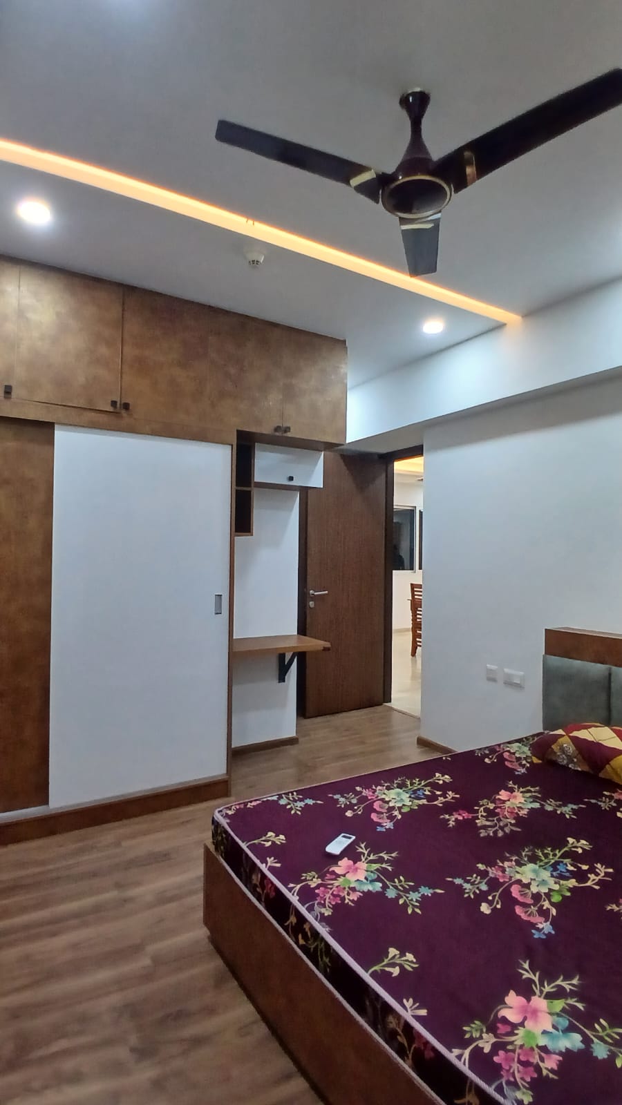 2000sqft 3BHK Fully furnished flat