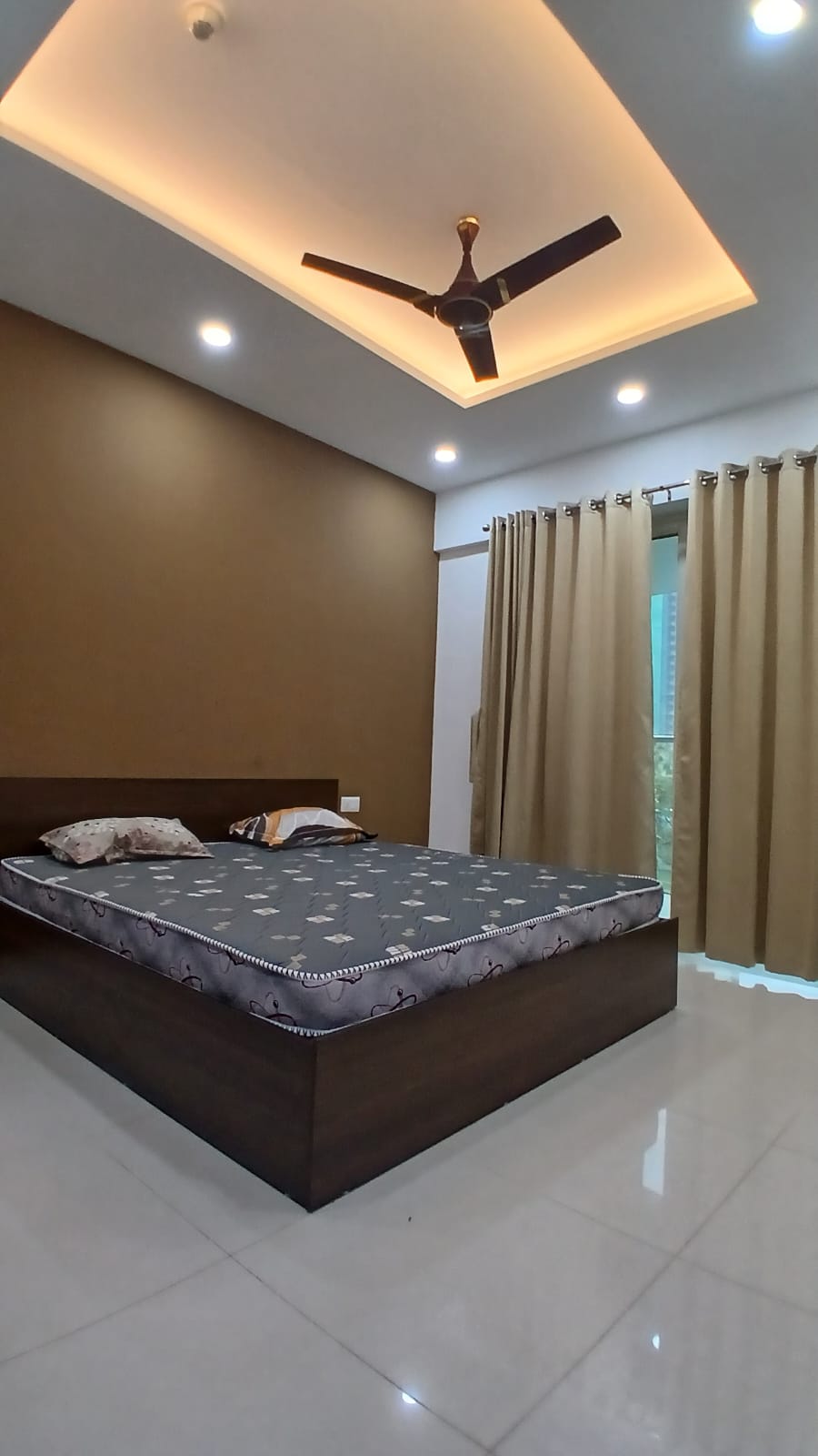 2000sqft 3BHK Fully furnished flat