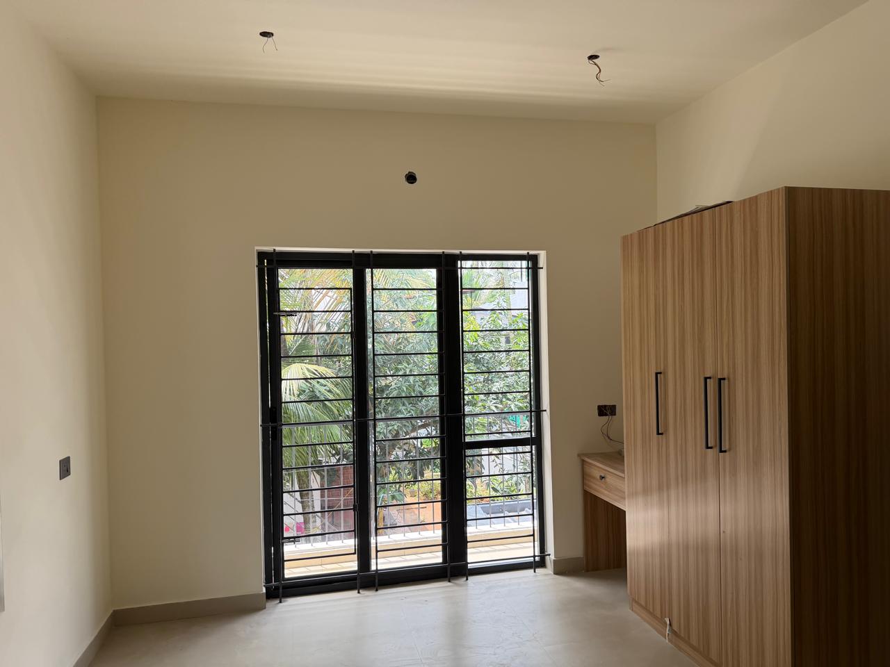 2000sqft 3BHK Semifurnished House