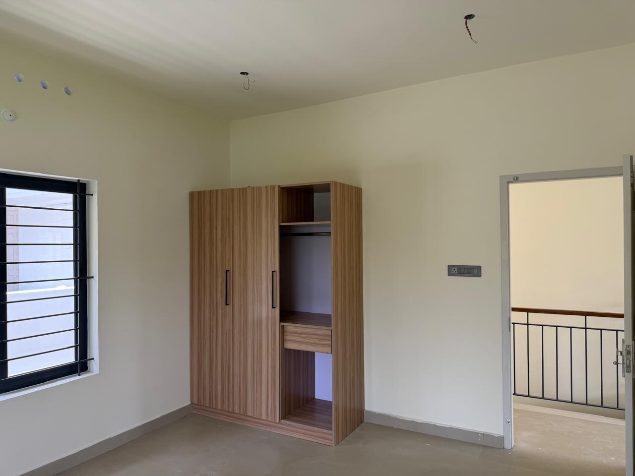 2000sqft 3BHK Semifurnished House