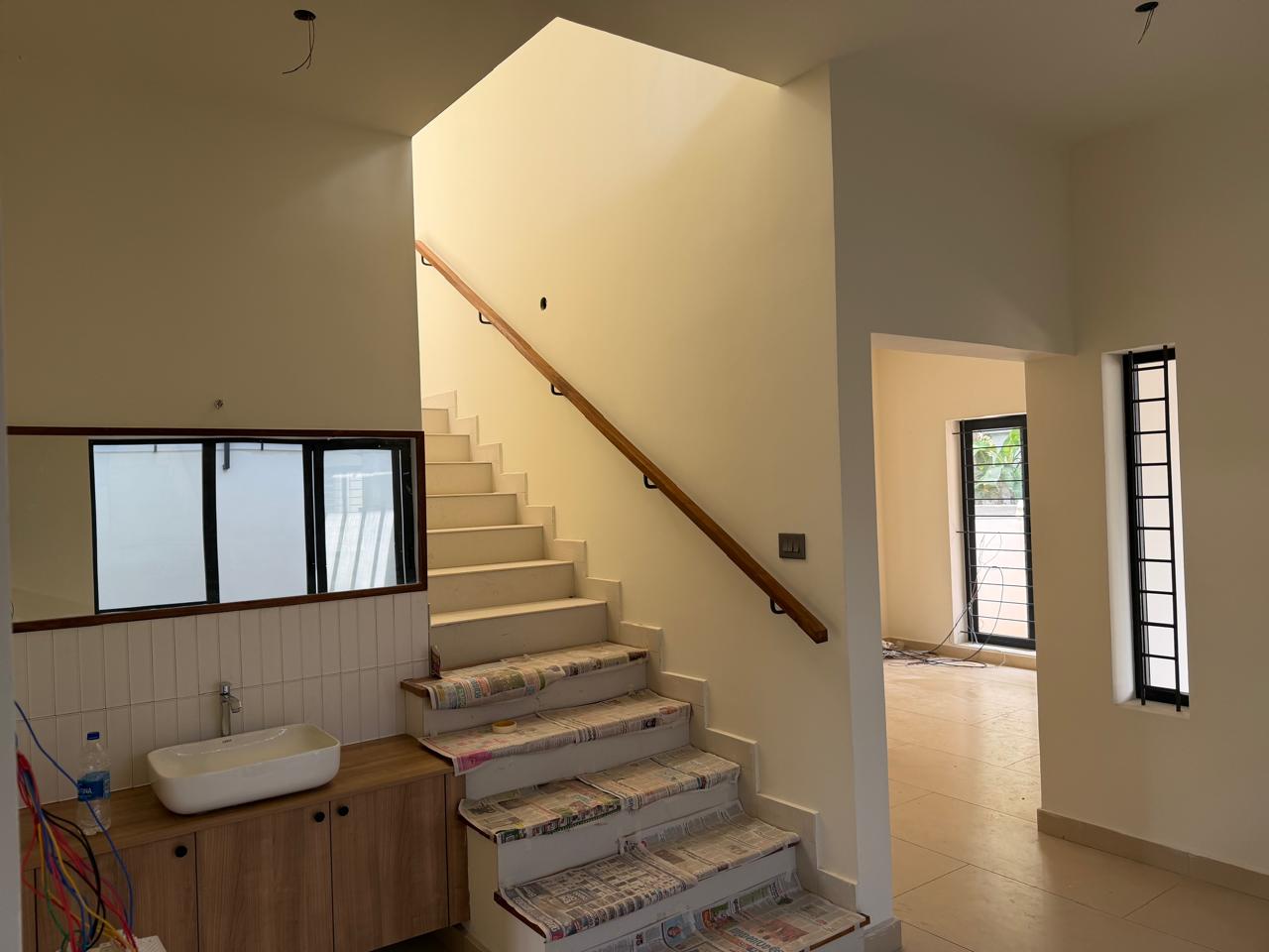 2000sqft 3BHK Semifurnished House