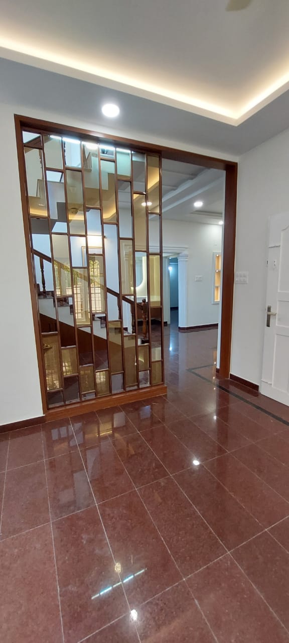 2000sqft 3BHK Semifurnished Independent house