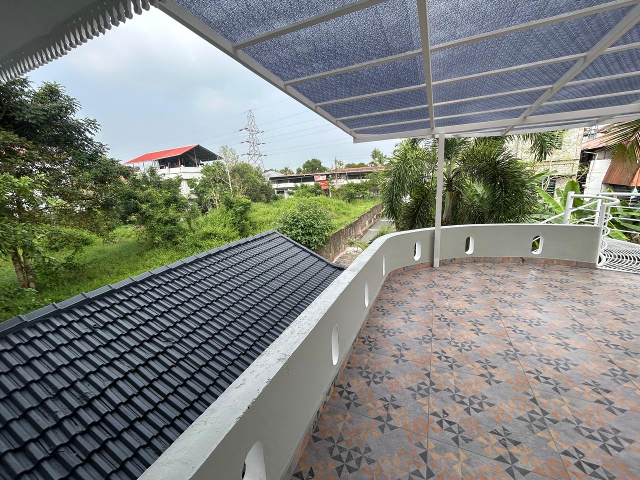 2000sqft 3BHK Semifurnished Independent house