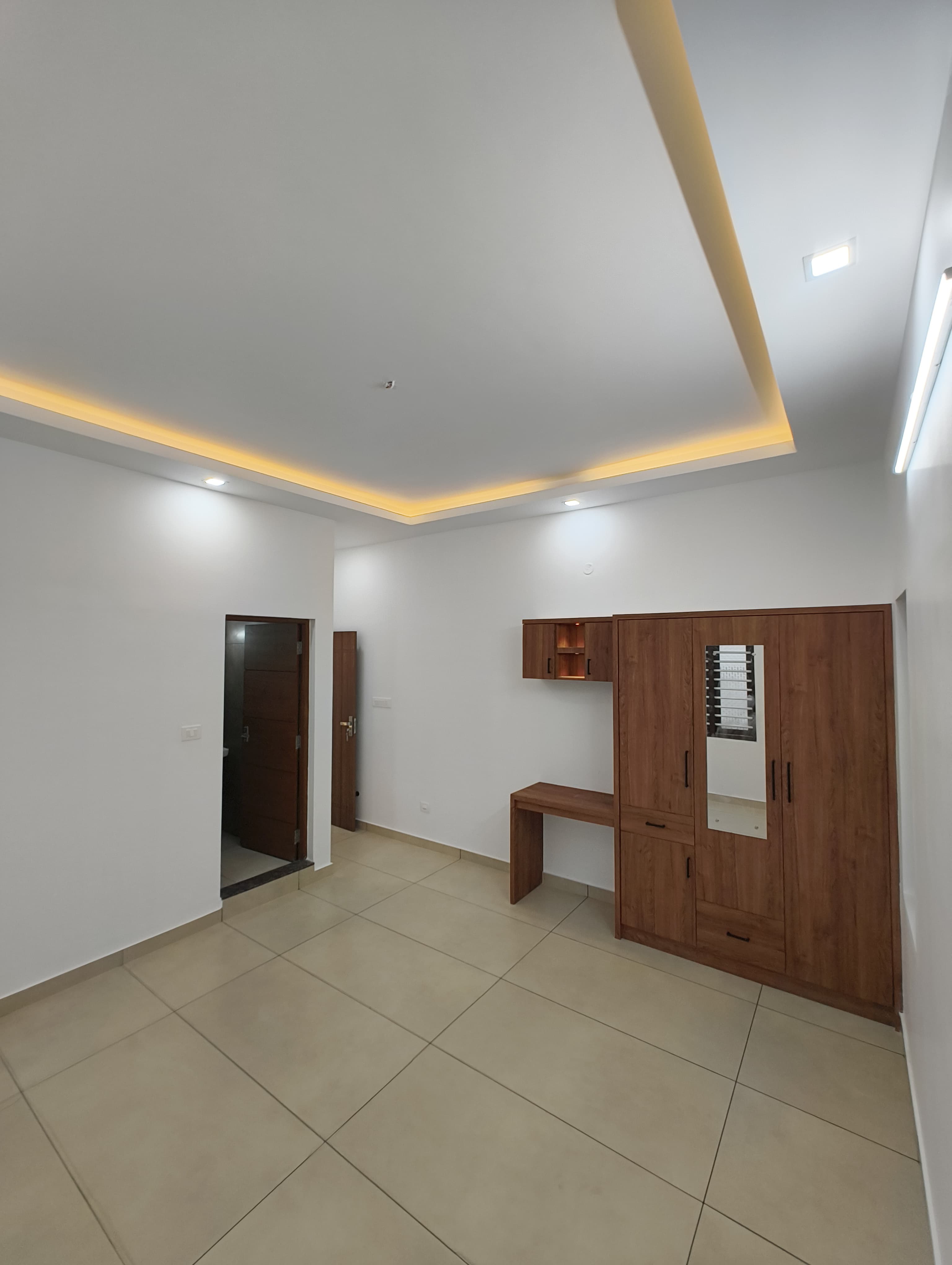 2000sqft 3BHK Semifurnished New House with 4.250 cents of Land