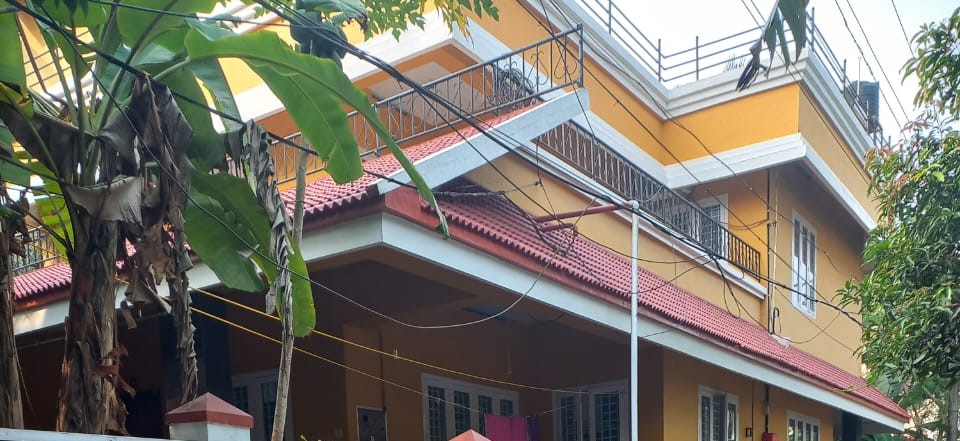 2000sqft 4BHK Furnished House with 9.4cents of Land