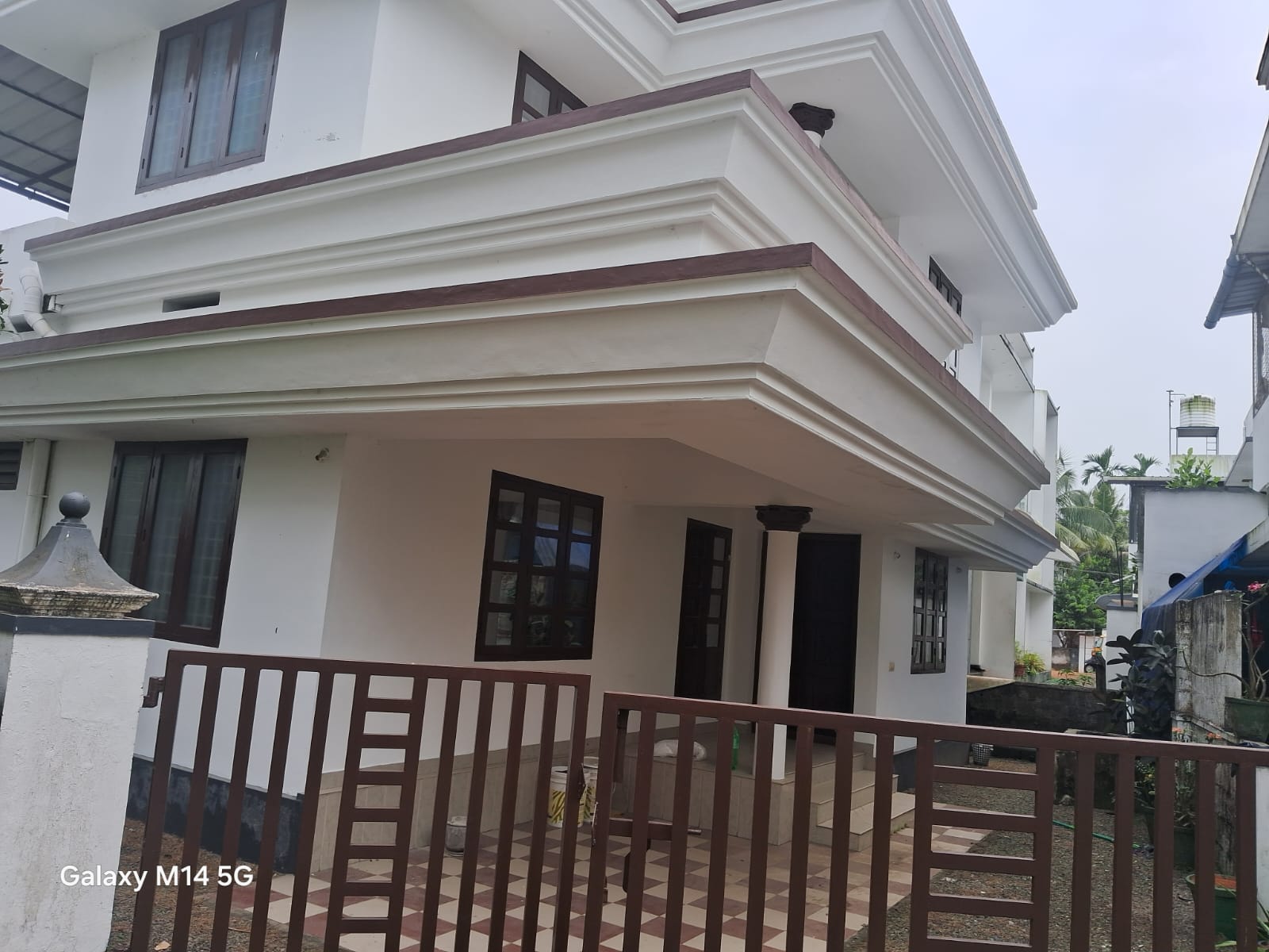 2000sqft 4BHK Semifurnished House