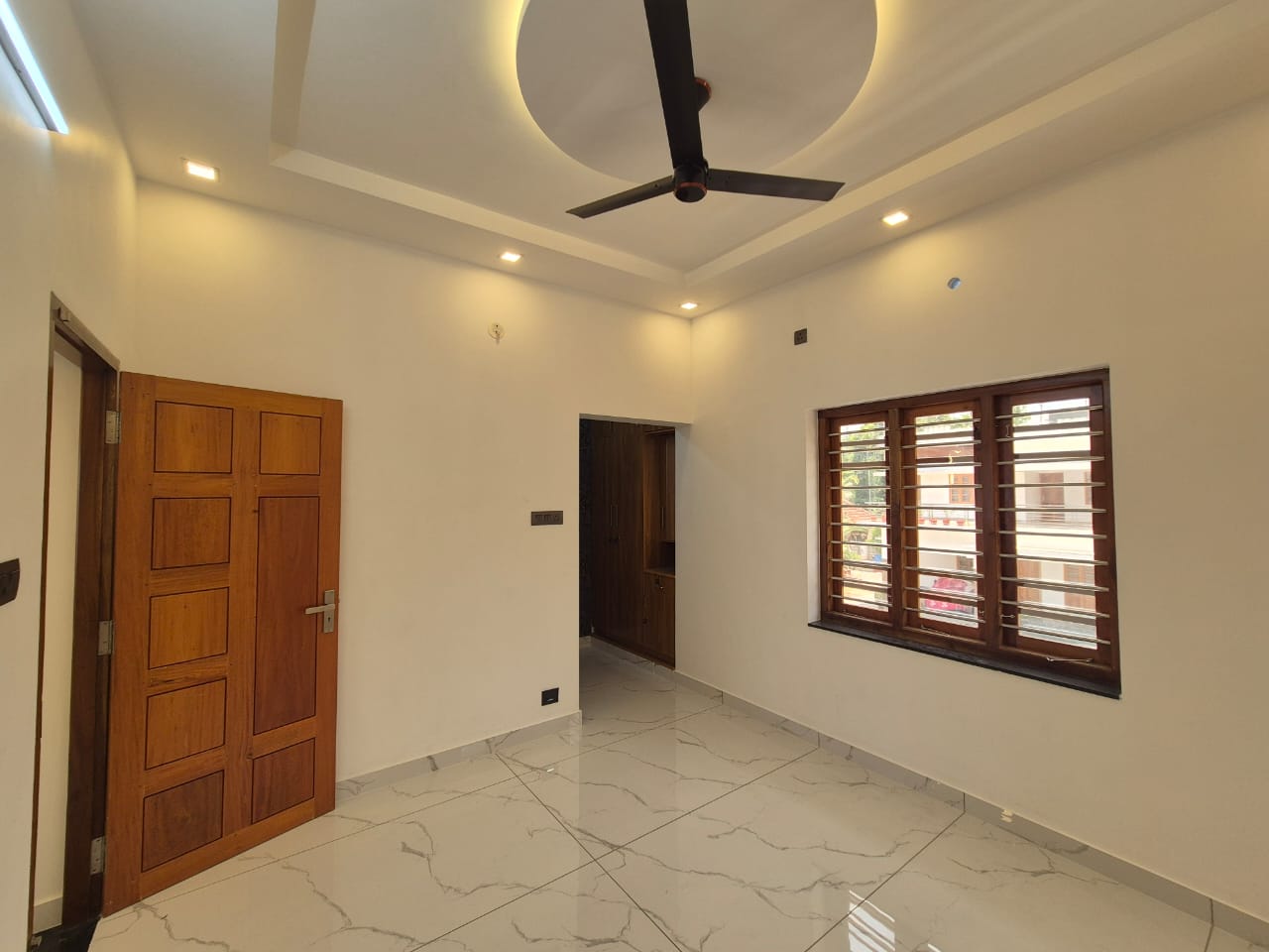 2000sqft 4BHK Semifurnished House with 4.500cents of Land