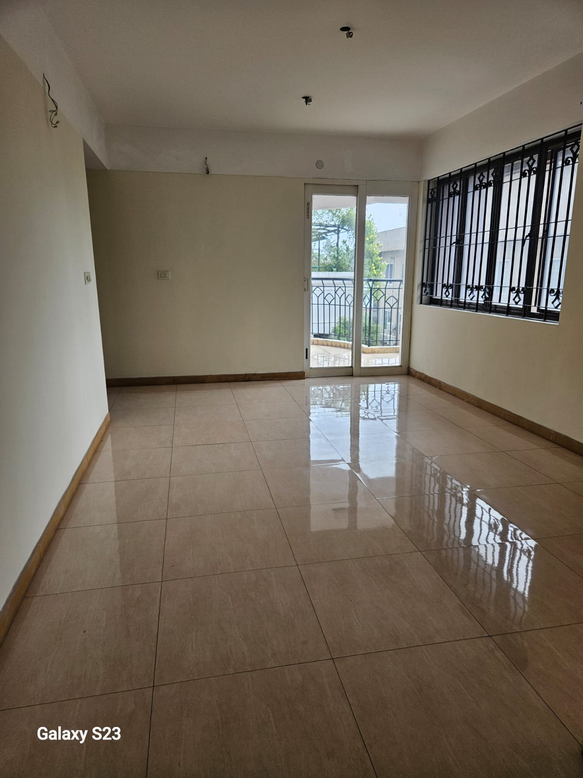 2030sqft 3BHK Semifurnished Flat