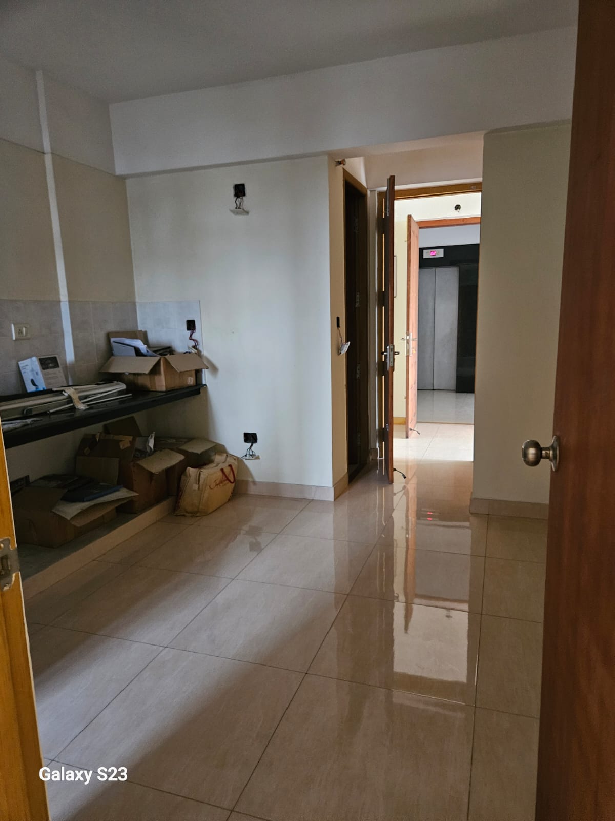 2030sqft 3BHK Semifurnished Flat