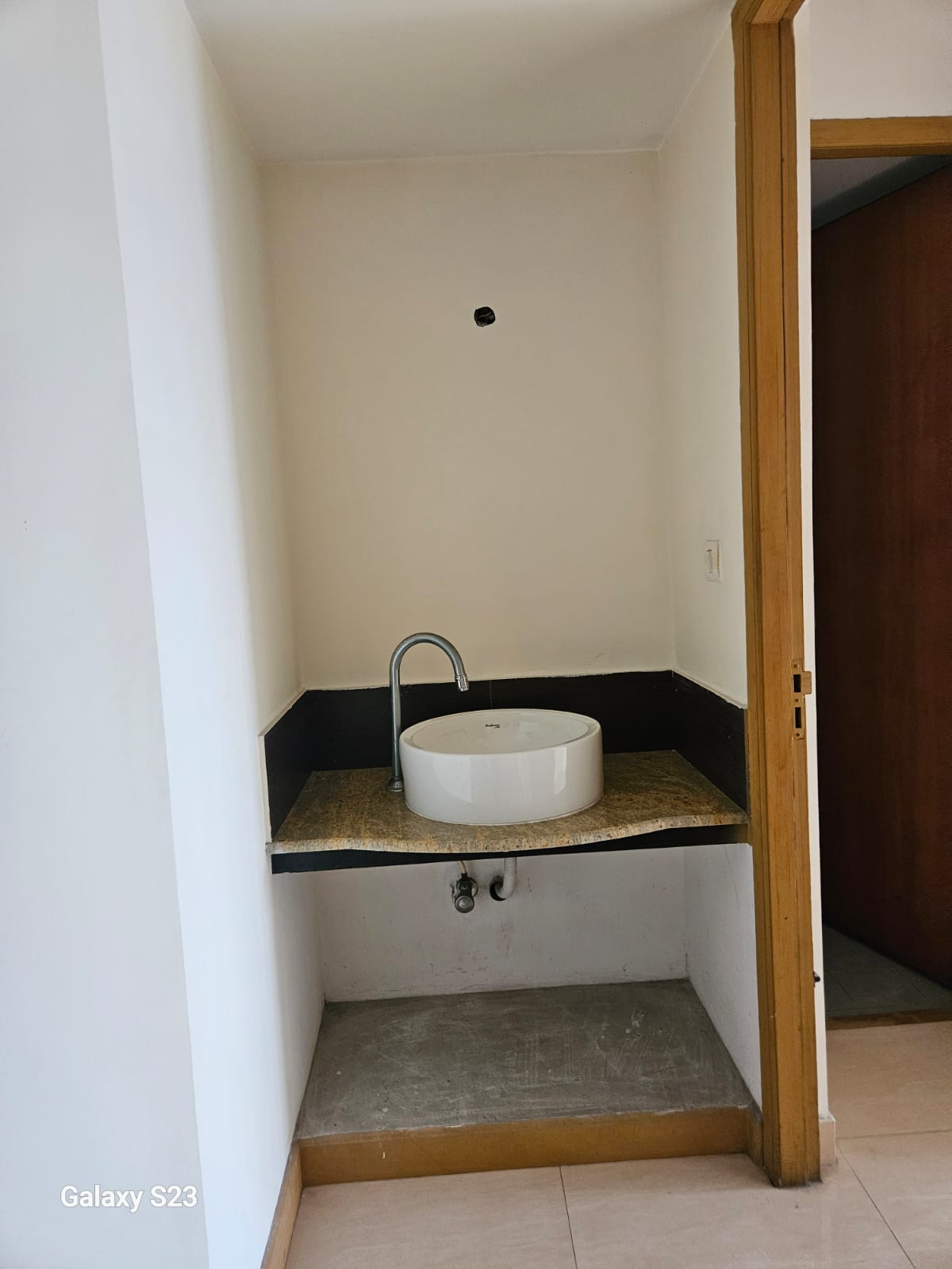 2030sqft 3BHK Semifurnished Flat