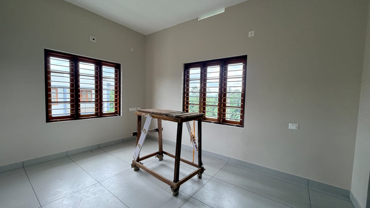 2050sqft 4BHK Semifurnished House