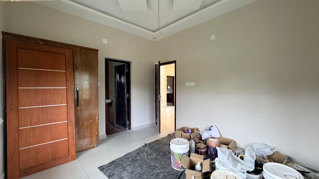 2050sqft 4BHK Semifurnished House
