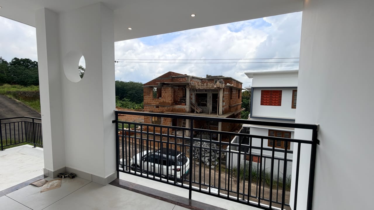 2050sqft 4BHK Semifurnished House