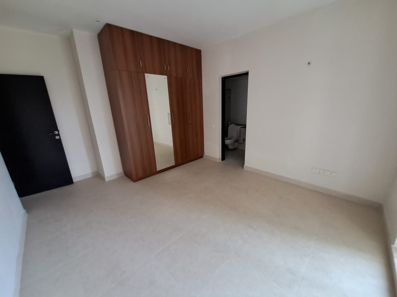 2099sqft 3BHK Semi furnished Flat