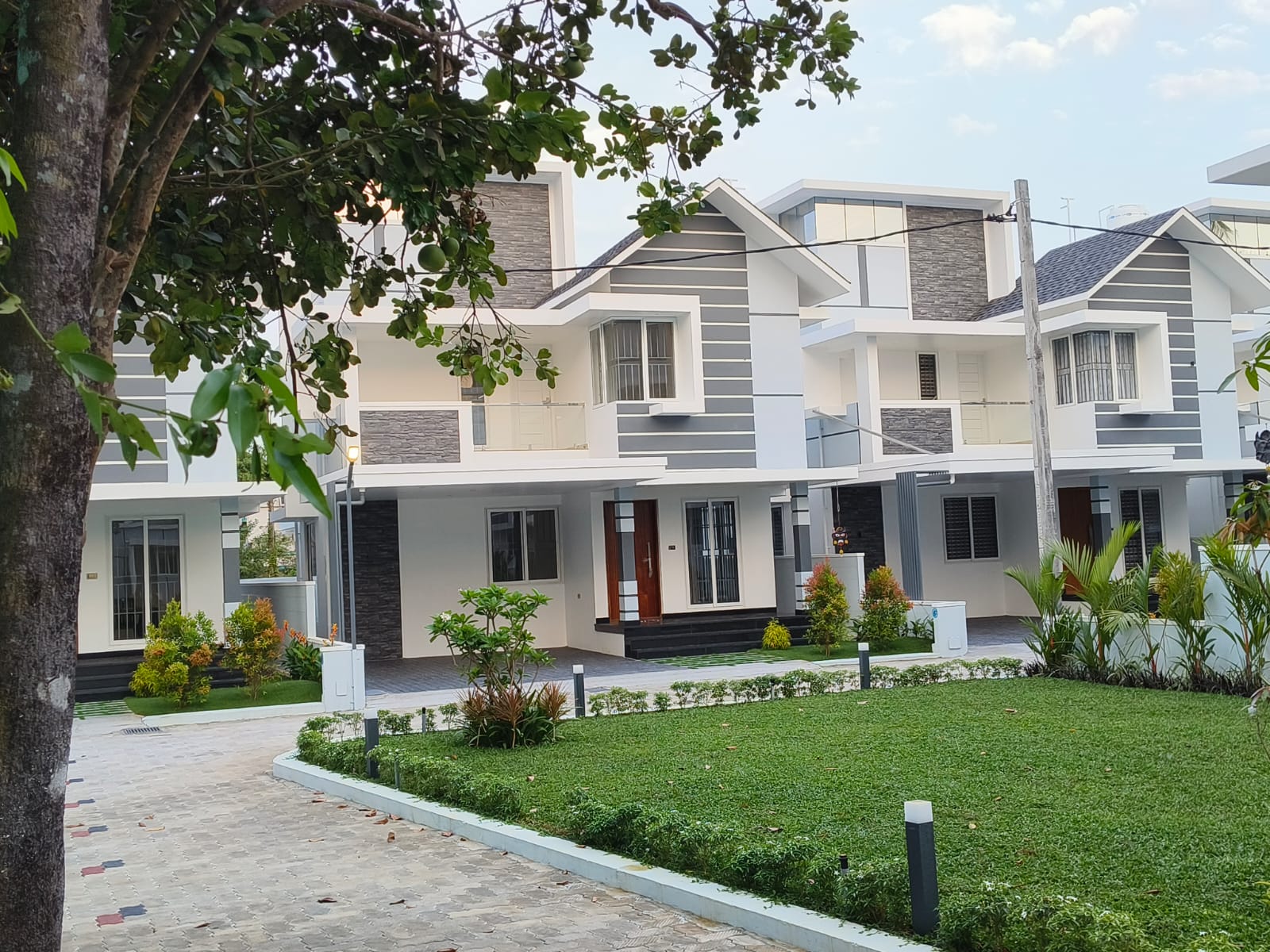 2100sqft 3BHK Furnished Luxury Villa - for sale in Panangad, Kochi ( Ernakulam ), Kerala