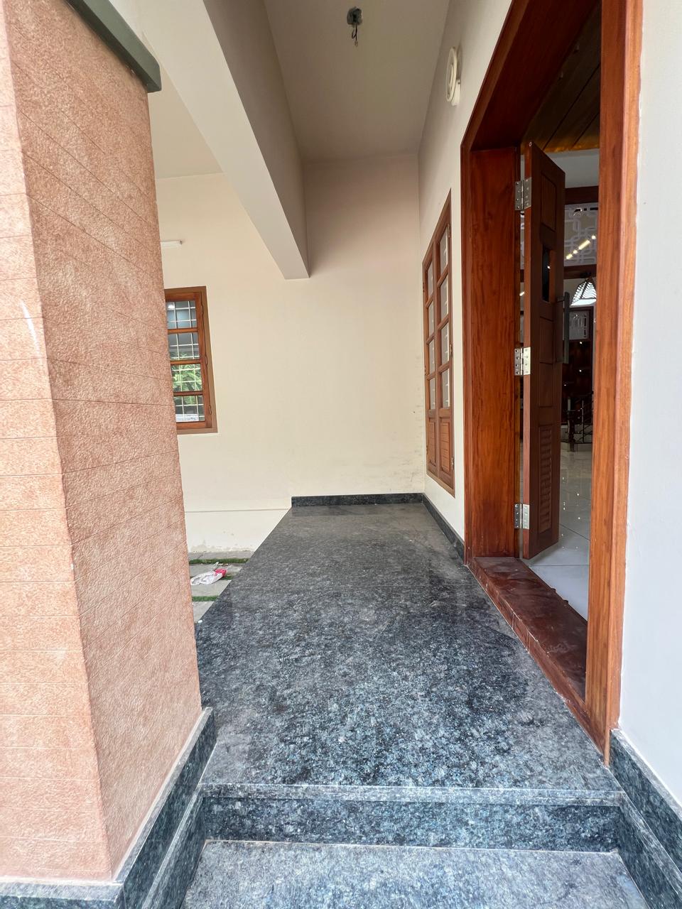 2100sqft 4BHK Semifurnished House