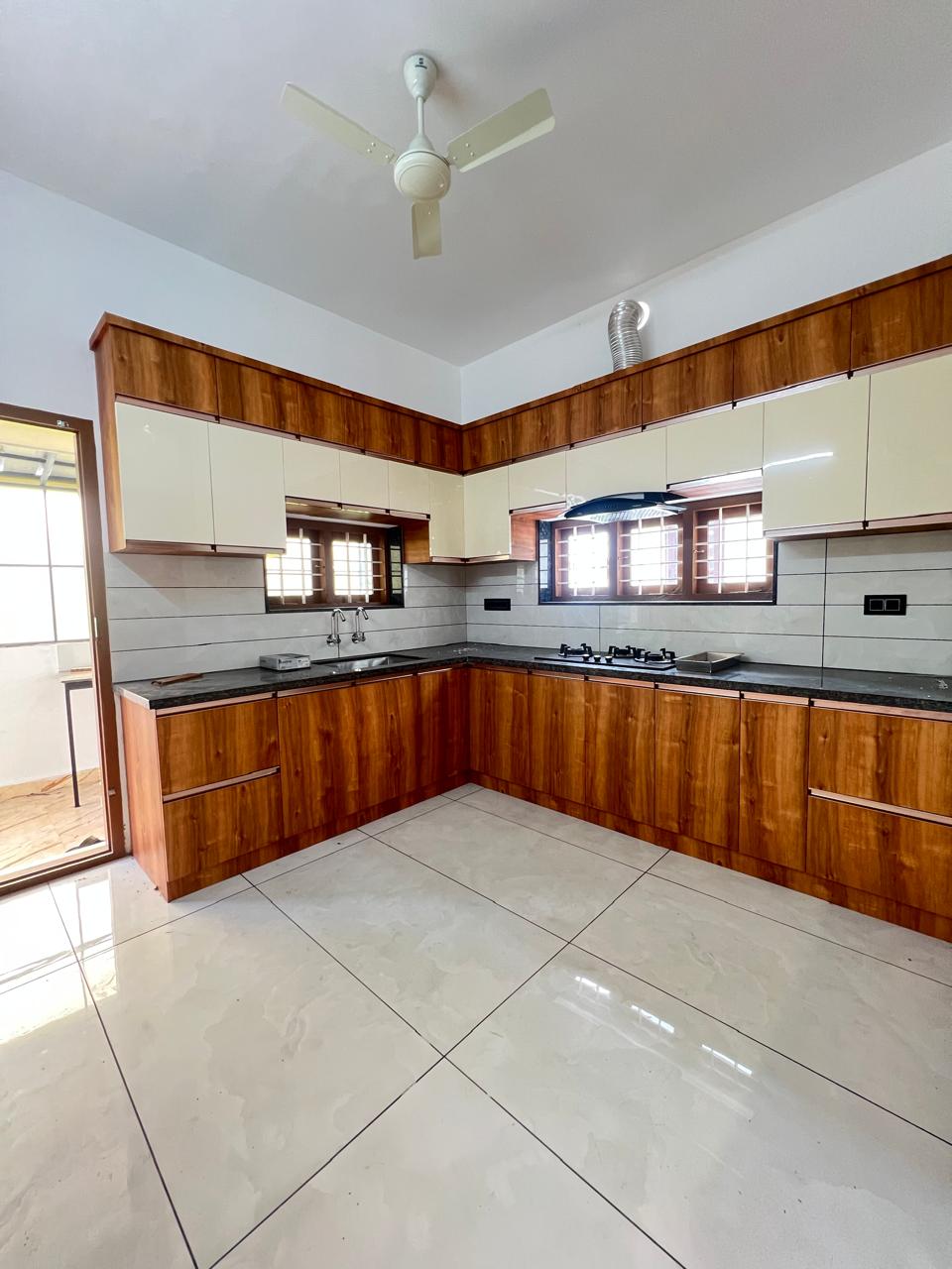 2100sqft 4BHK Semifurnished House