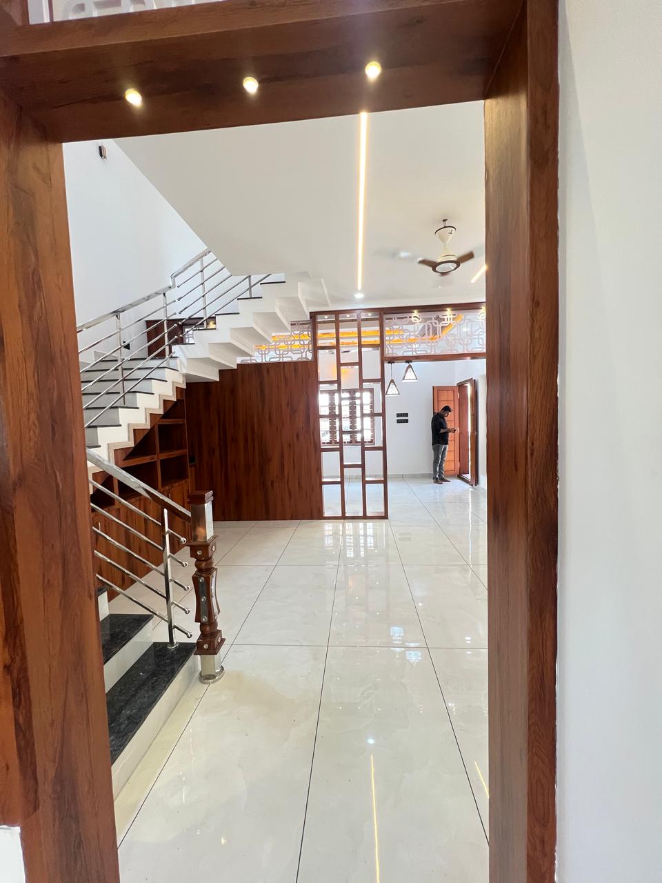 2100sqft 4BHK Semifurnished House