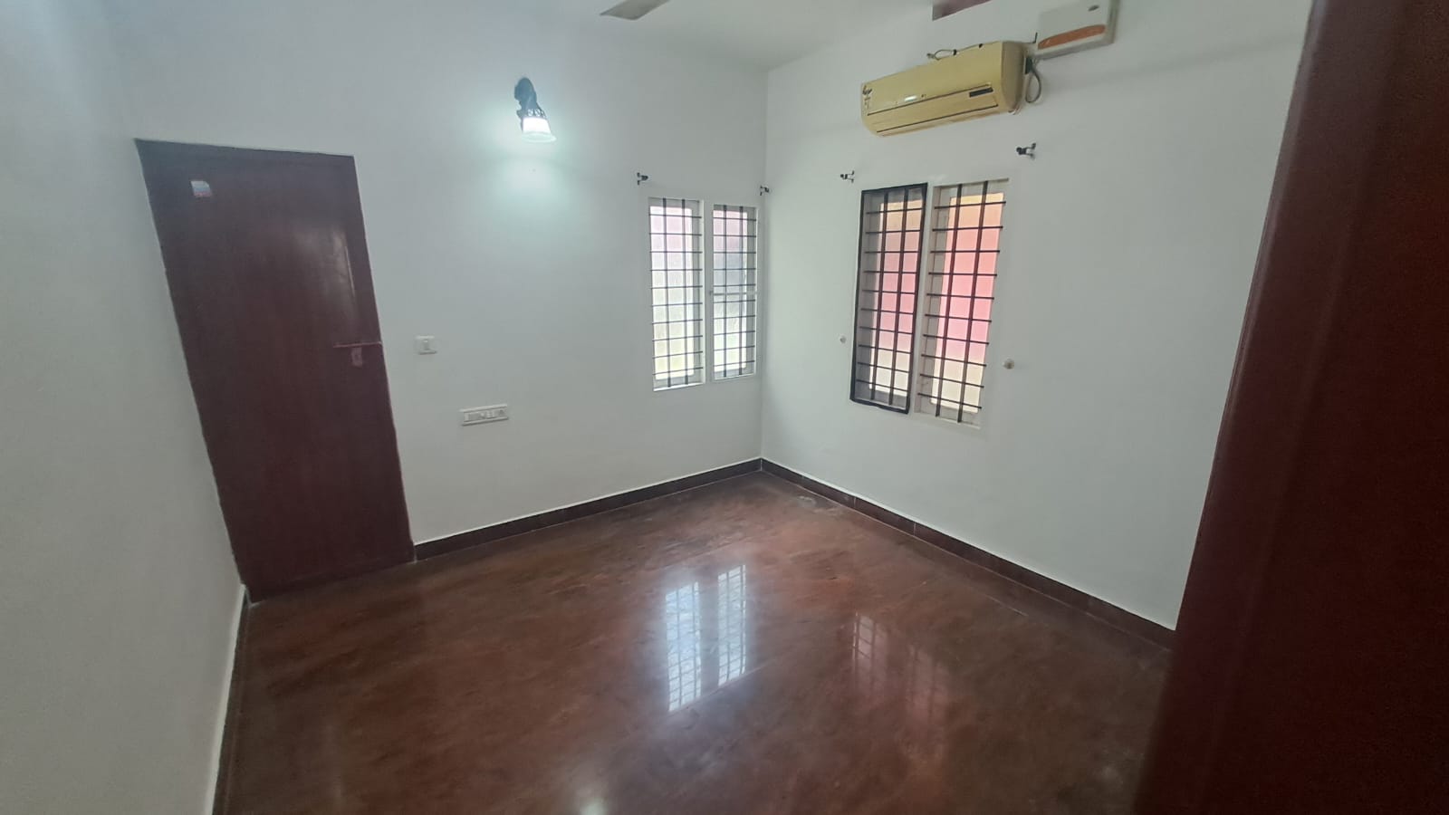 2100sqft 4BHK Semifurnished House