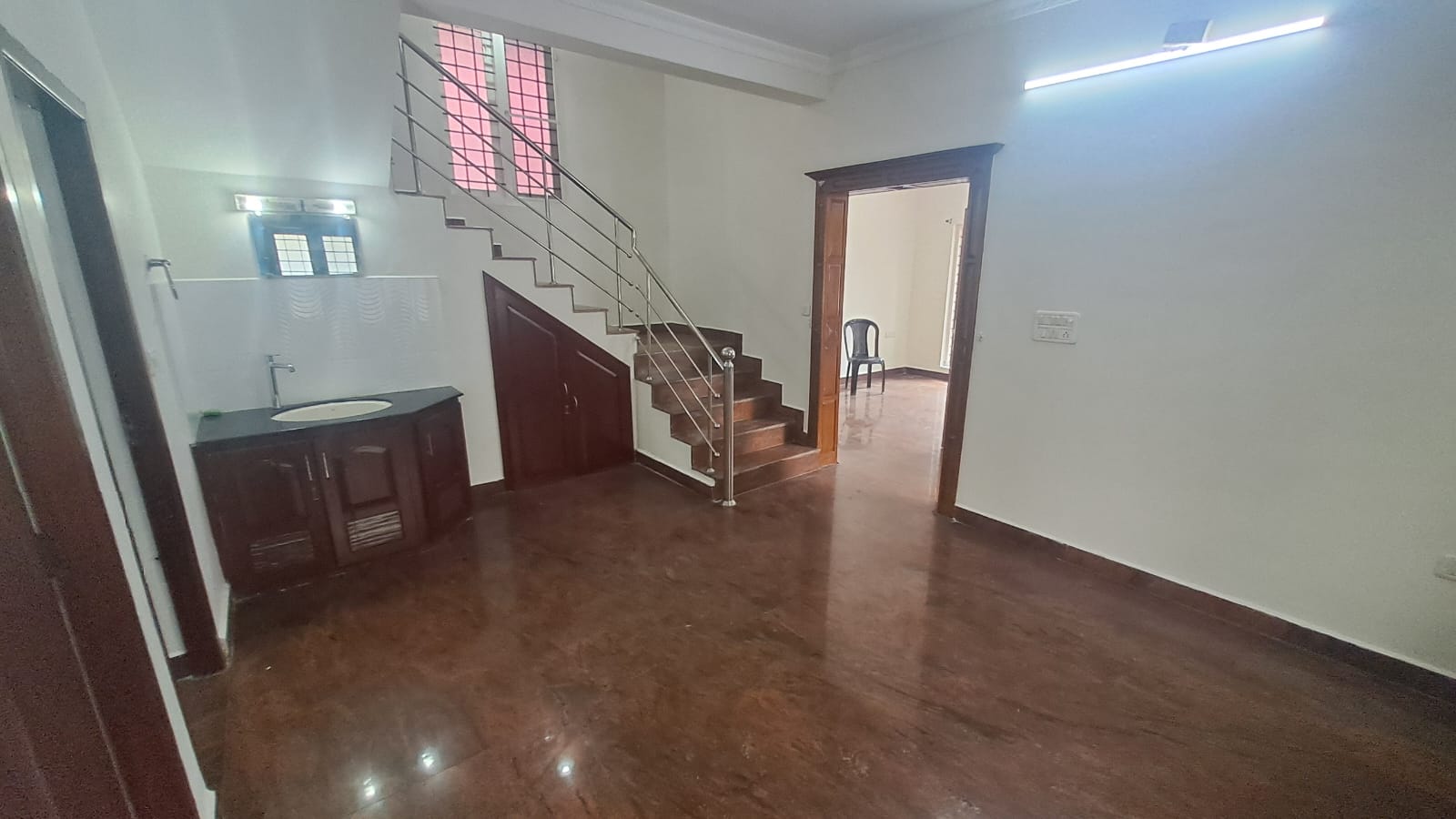 2100sqft 4BHK Semifurnished House