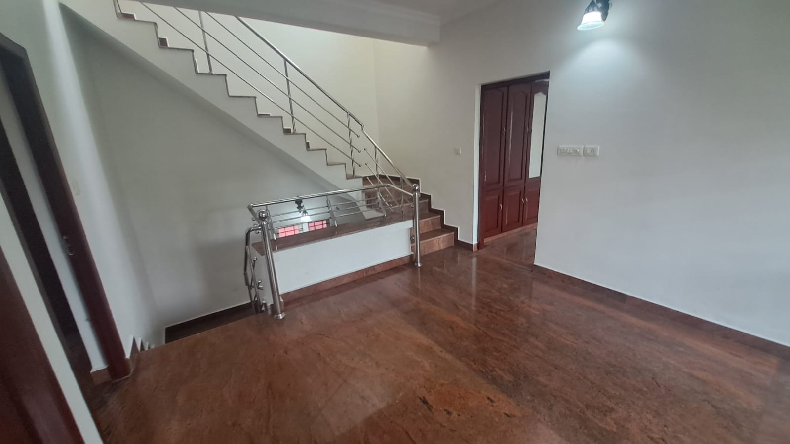 2100sqft 4BHK Semifurnished House