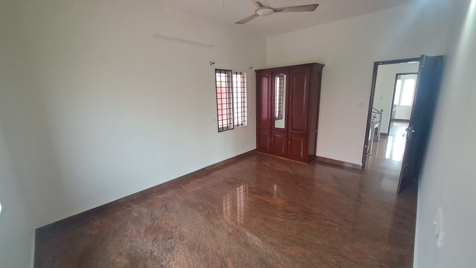 2100sqft 4BHK Semifurnished House