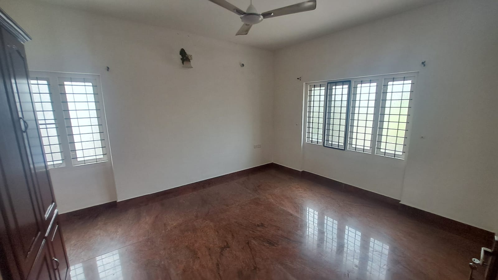 2100sqft 4BHK Semifurnished House