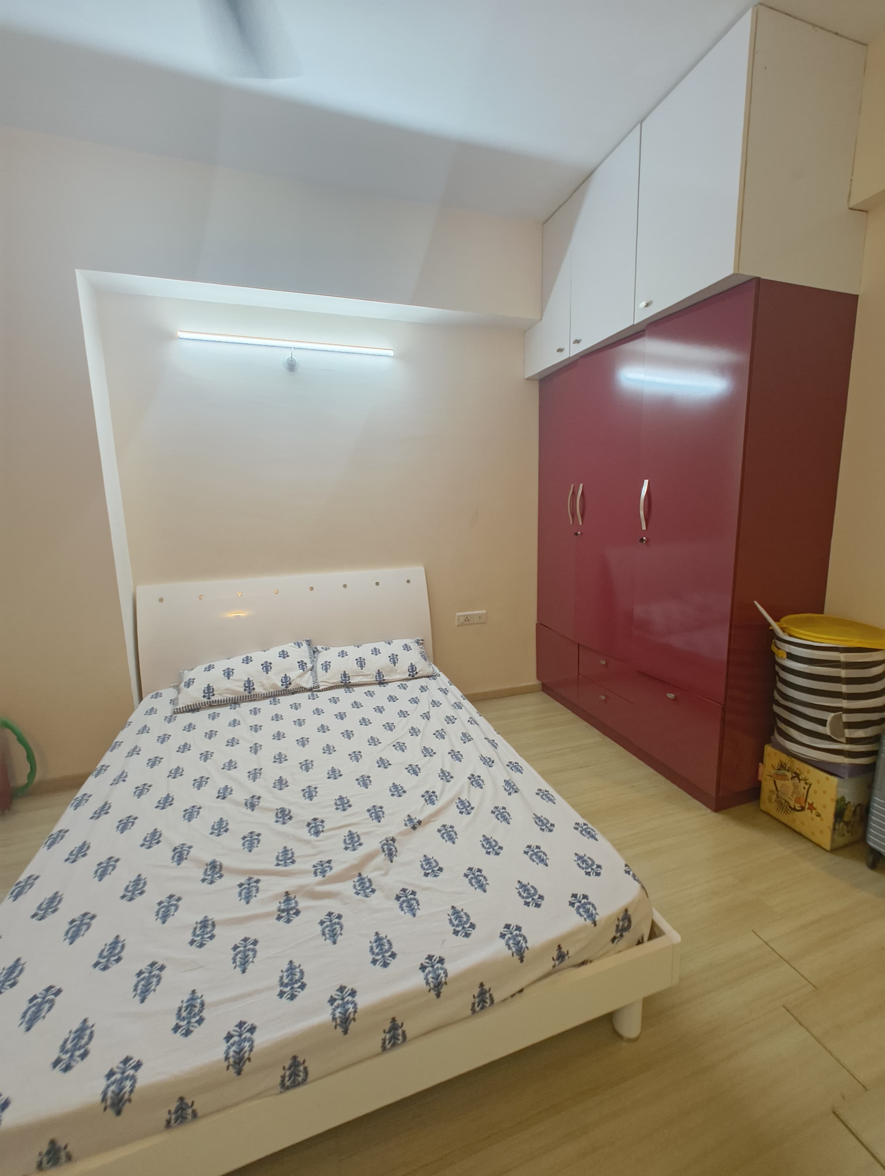 2103sqft 3BHK Fully furnished Flat