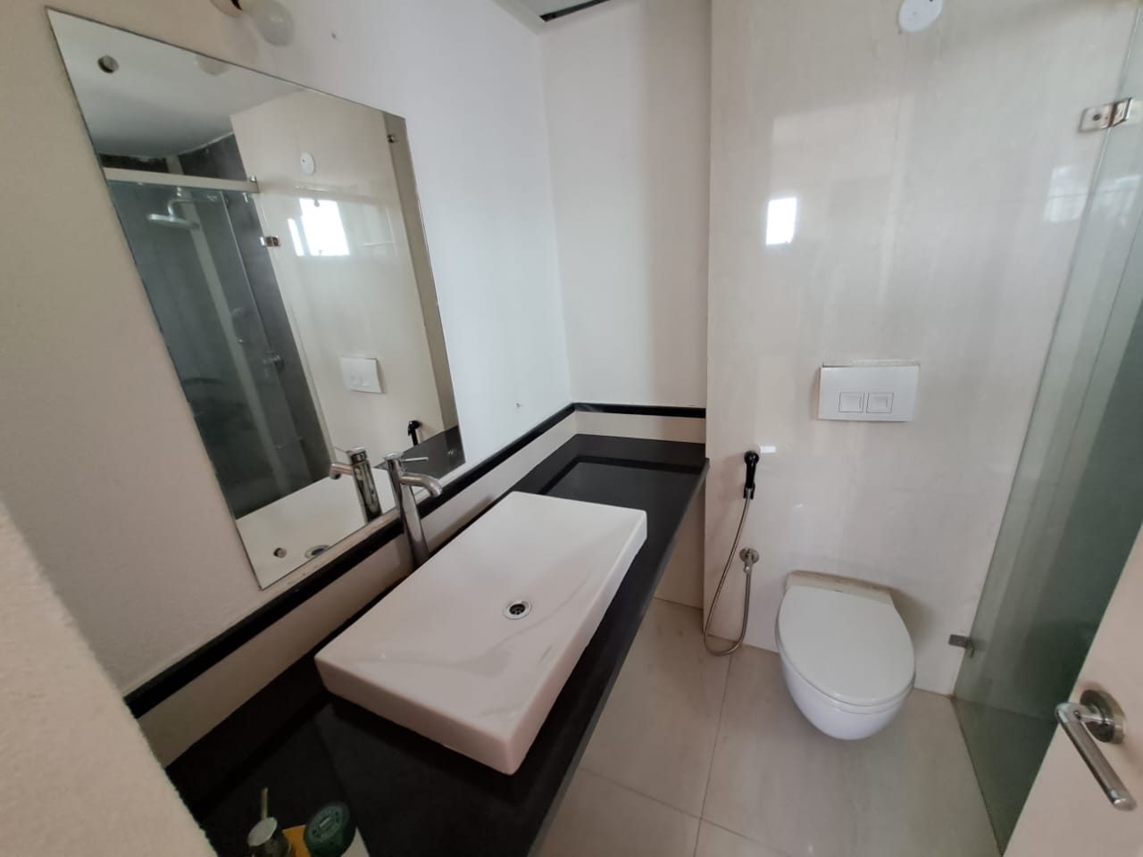 2112sqft 3bhk Semifurnished Flat