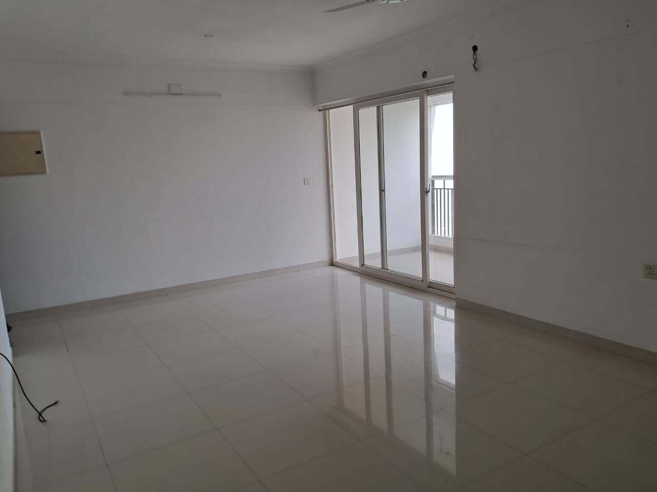 2112sqft 3bhk Semifurnished Flat