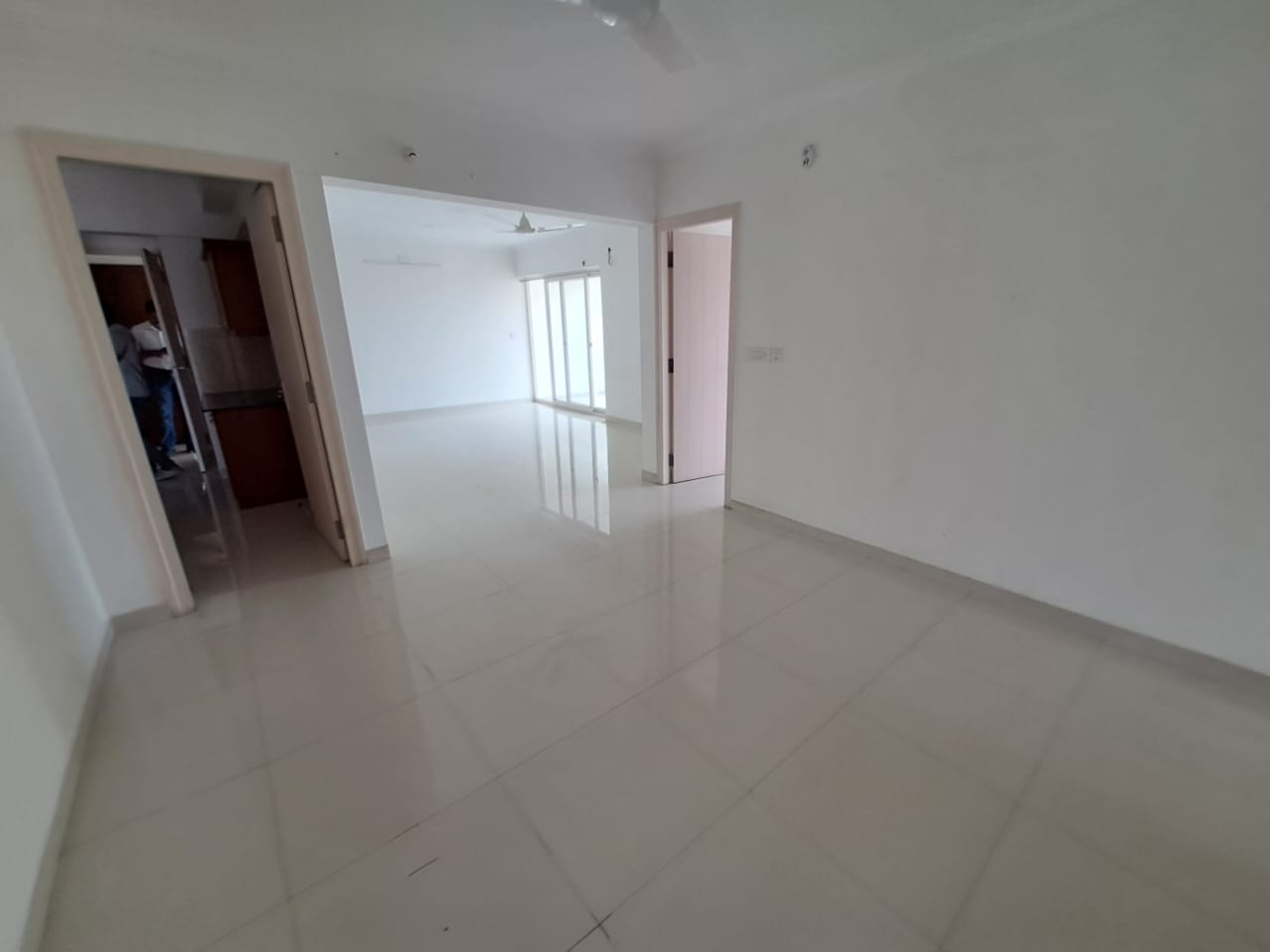 2112sqft 3bhk Semifurnished Flat