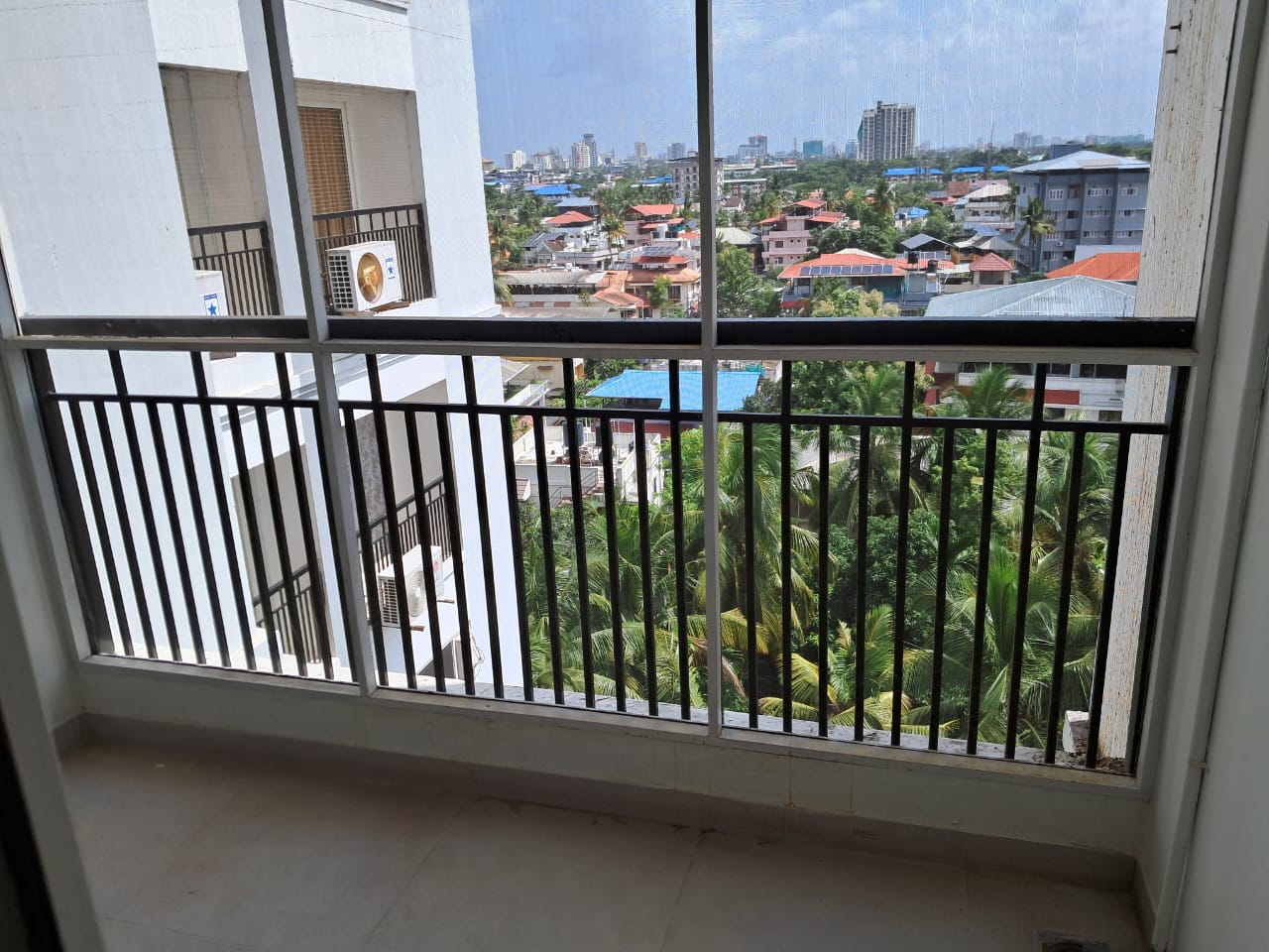 2112sqft 3bhk Semifurnished Flat