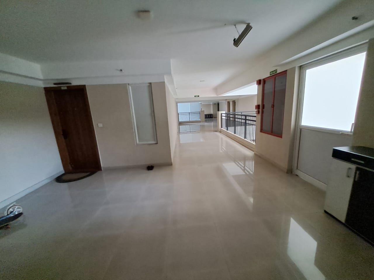 2112sqft 3bhk Semifurnished Flat