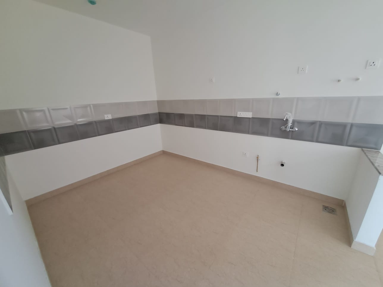 2163sqft 3BHK Unfurnished Brand new Flat